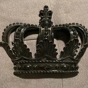Black crown wall decor